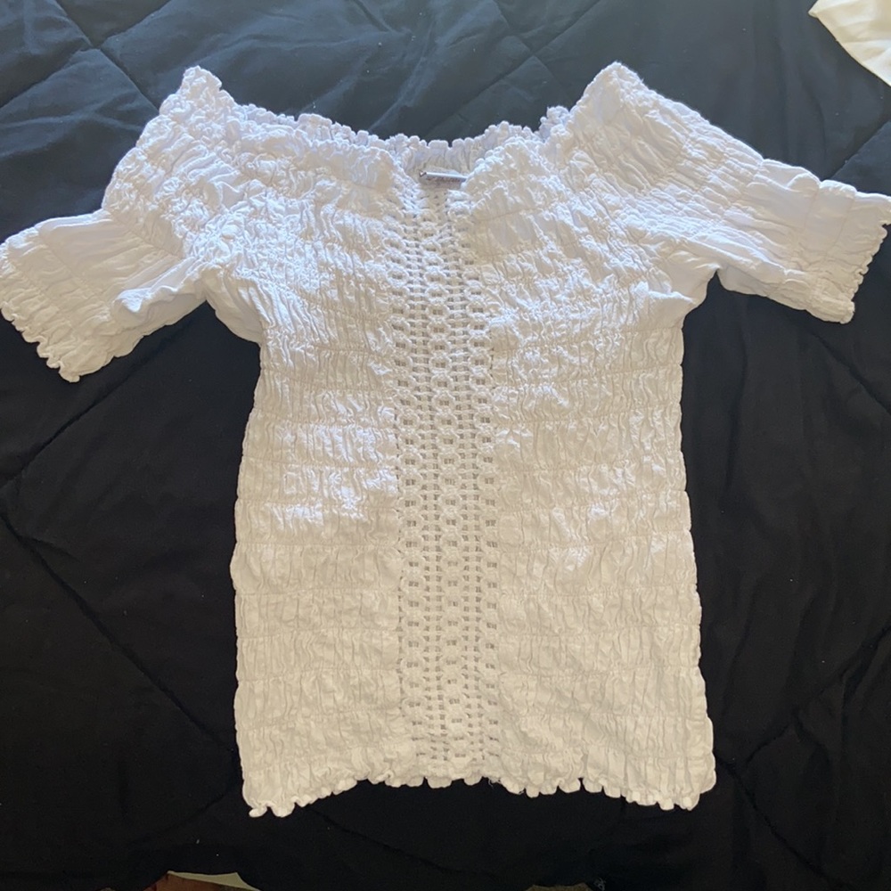 Stretchy white detailed top